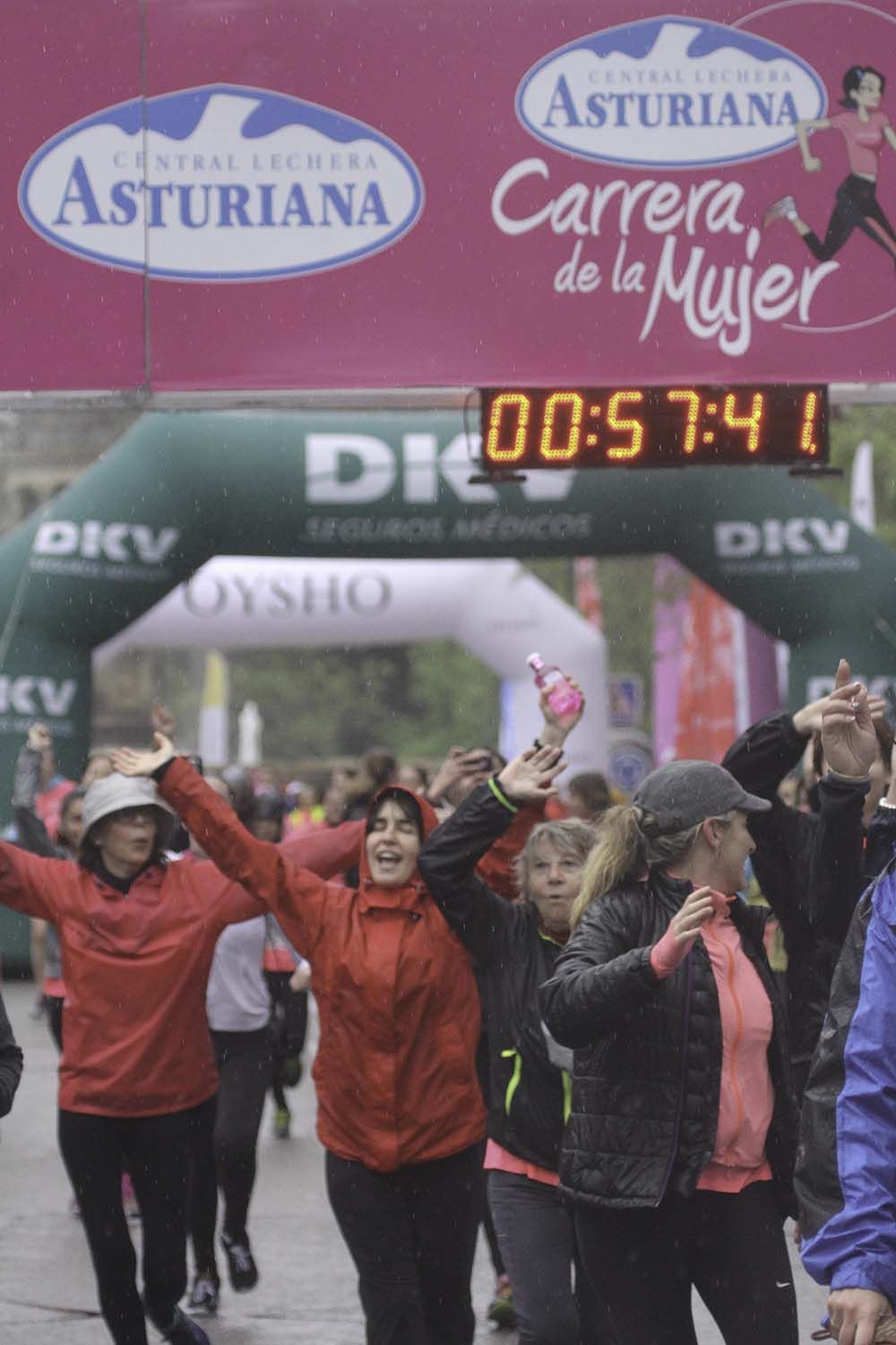 Carrera de la Mujer Madrid Meta 10 Arco izquierdo de 9.48 a 10.00