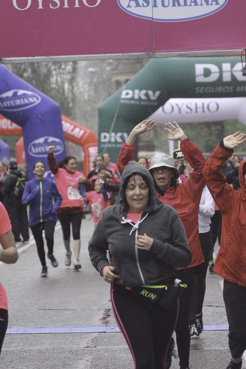 Carrera de la Mujer Madrid Meta 10 Arco izquierdo de 9.48 a 10.00