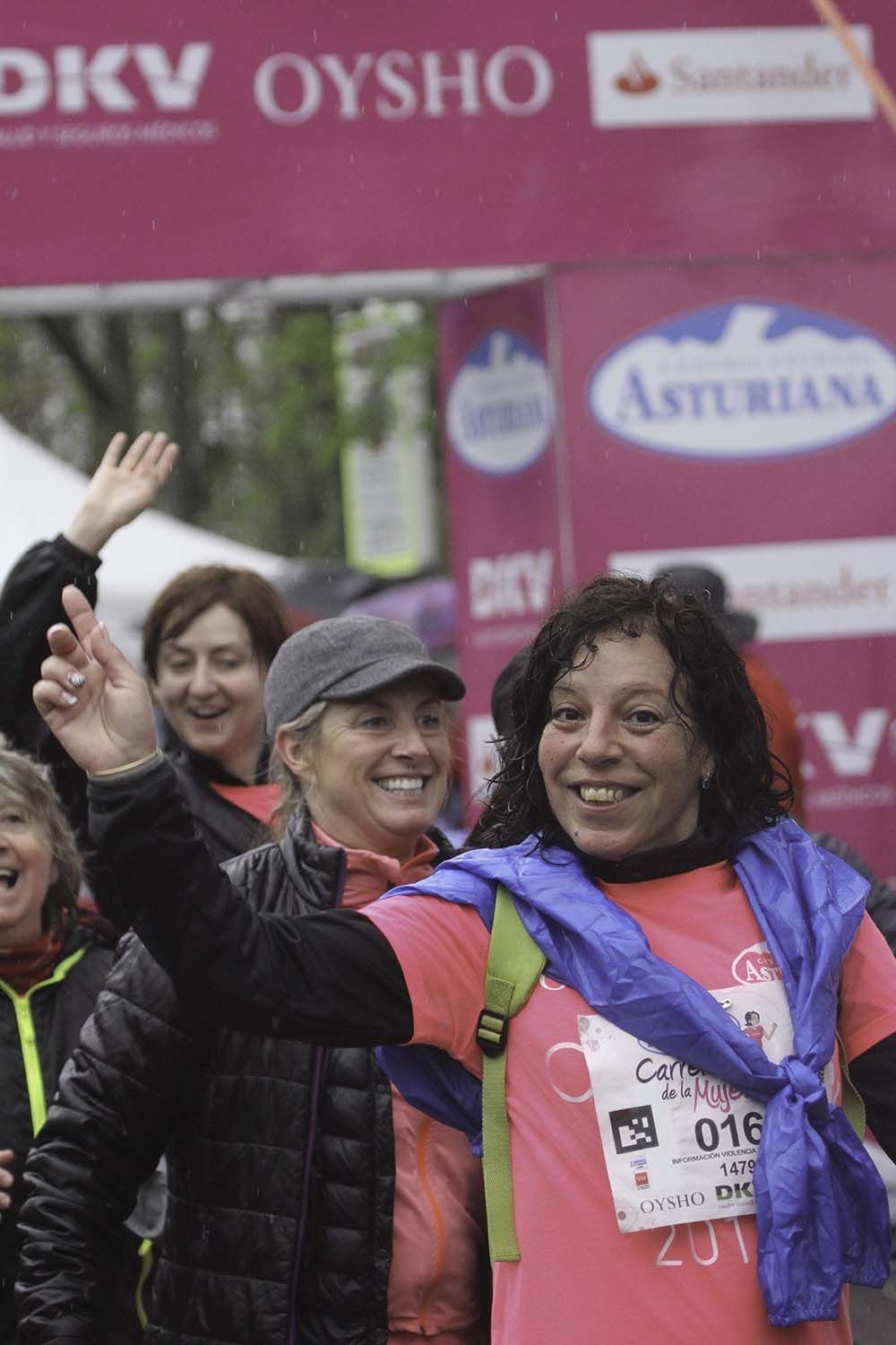 Carrera de la Mujer Madrid Meta 10 Arco izquierdo de 9.48 a 10.00