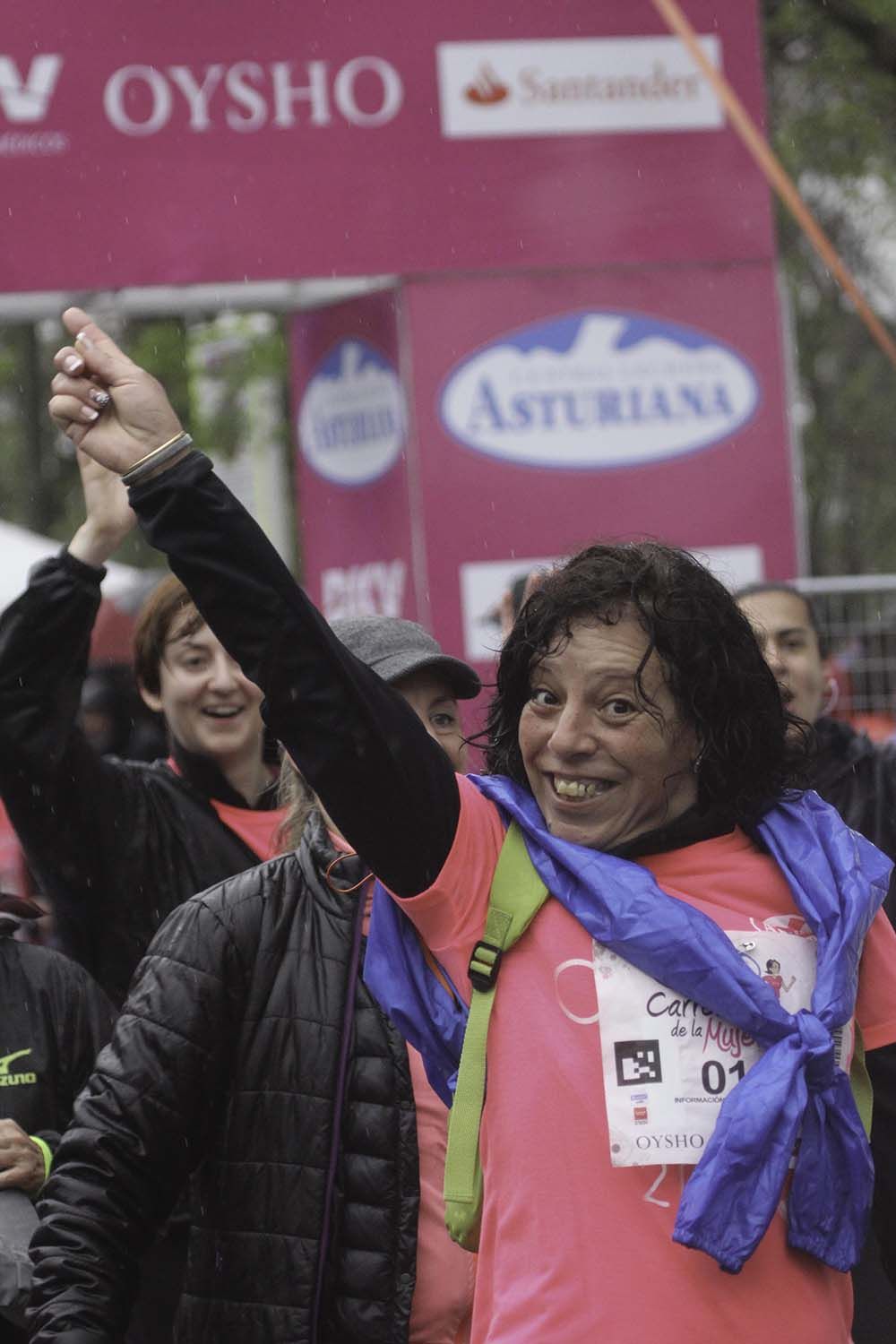 Carrera de la Mujer Madrid Meta 10 Arco izquierdo de 9.48 a 10.00