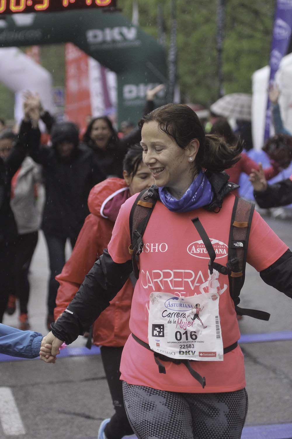 Carrera de la Mujer Madrid Meta 10 Arco izquierdo de 9.48 a 10.00