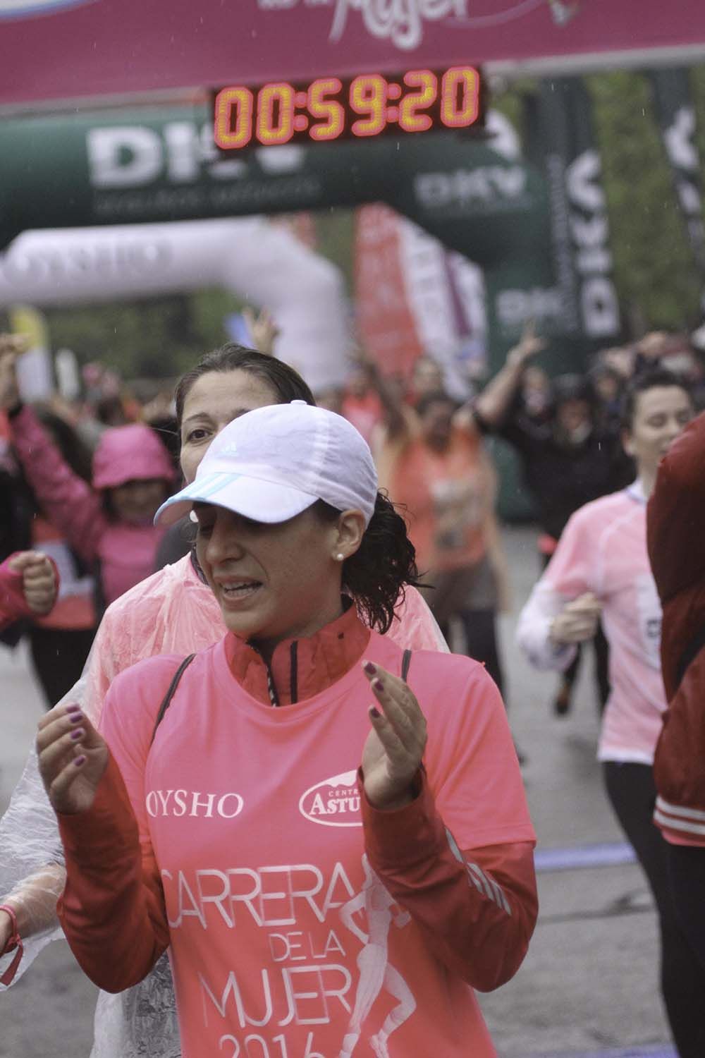 Carrera de la Mujer Madrid Meta 10 Arco izquierdo de 9.48 a 10.00