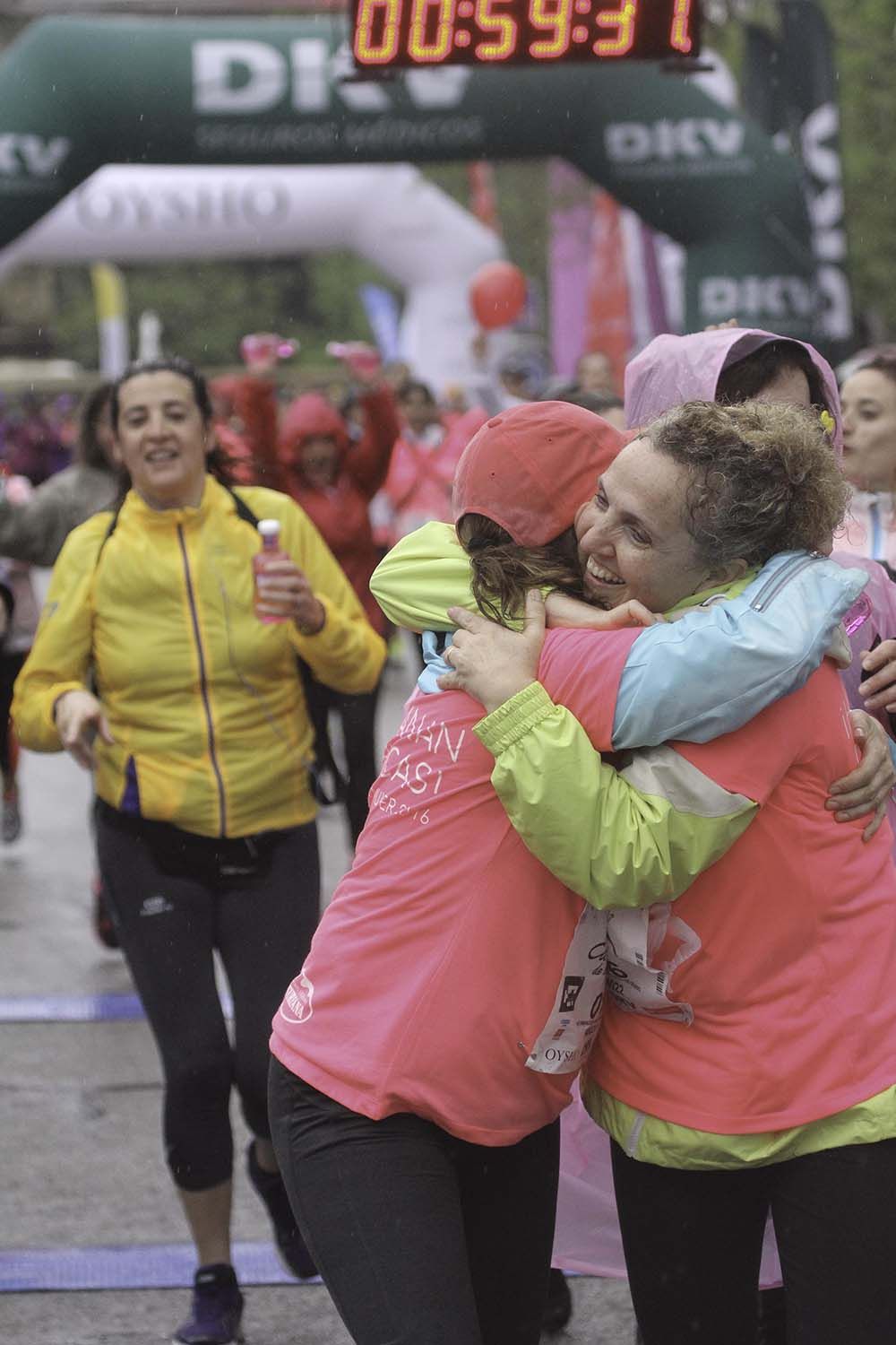 Carrera de la Mujer Madrid Meta 10 Arco izquierdo de 9.48 a 10.00
