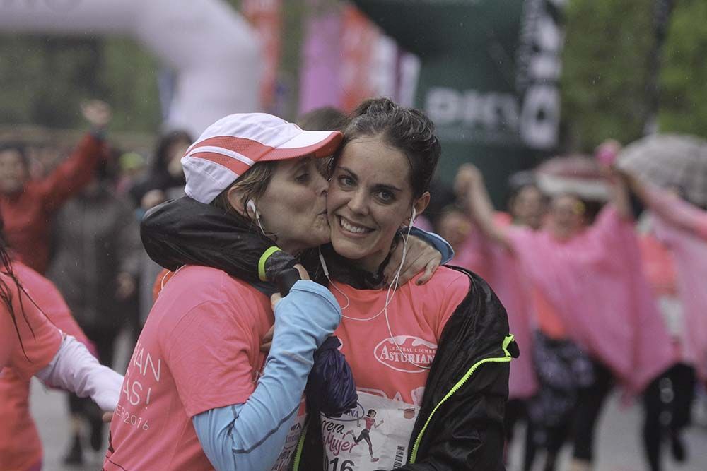 Carrera de la Mujer Madrid Meta 10 Arco izquierdo de 9.48 a 10.00