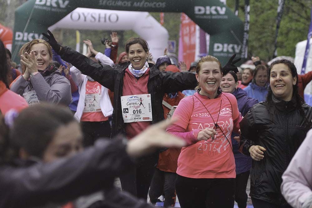 Carrera de la Mujer Madrid Meta 10 Arco izquierdo de 9.48 a 10.00