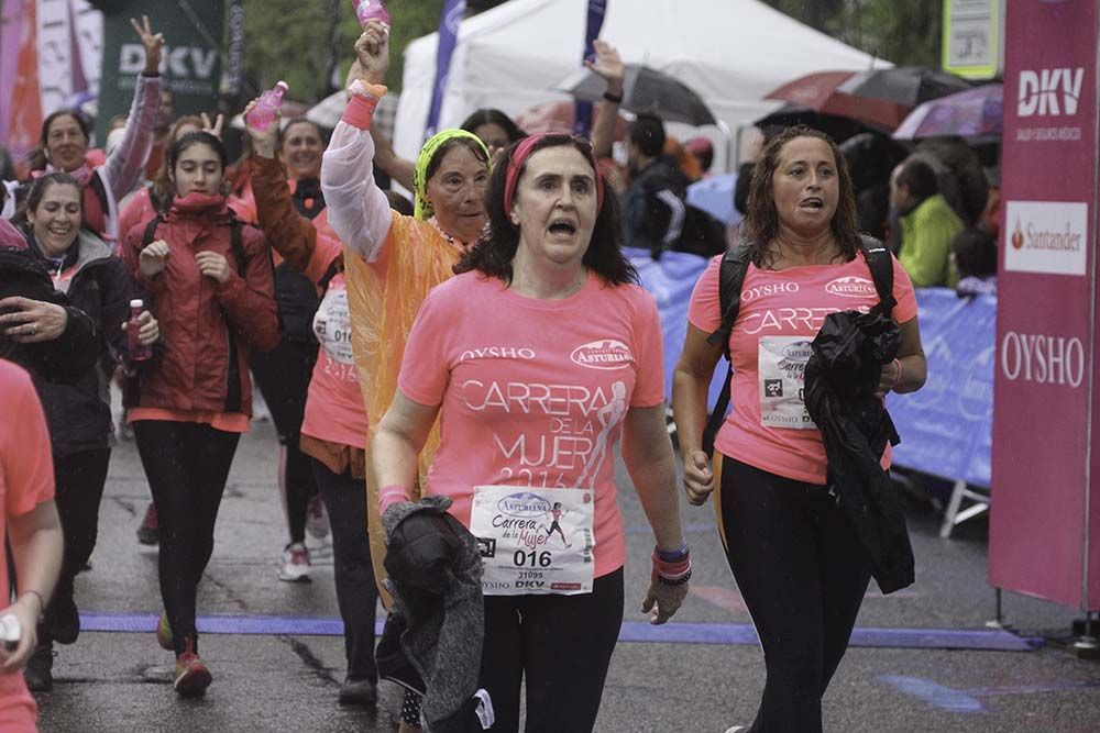 Carrera de la Mujer Madrid Meta 10 Arco izquierdo de 9.48 a 10.00