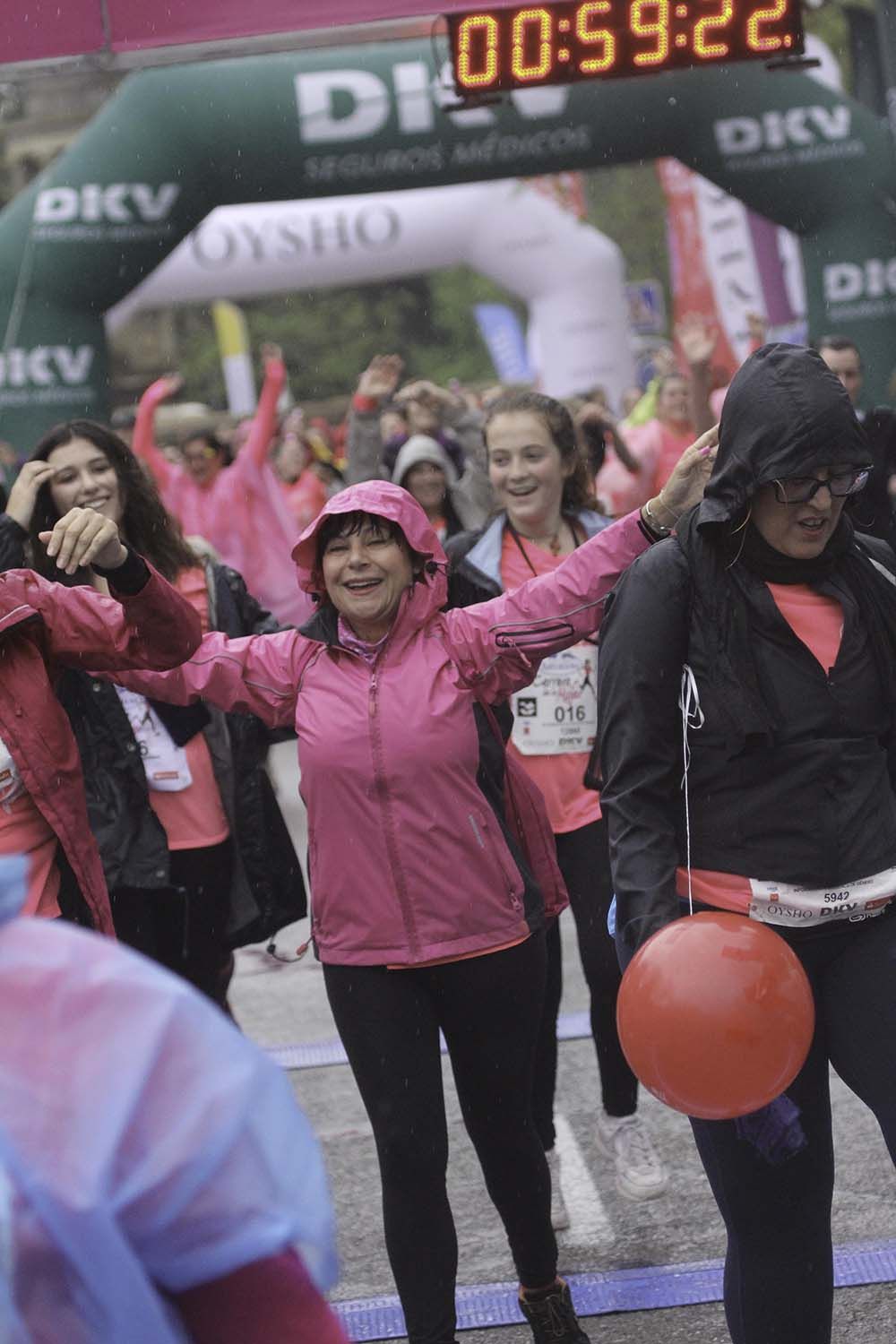 Carrera de la Mujer Madrid Meta 10 Arco izquierdo de 9.48 a 10.00