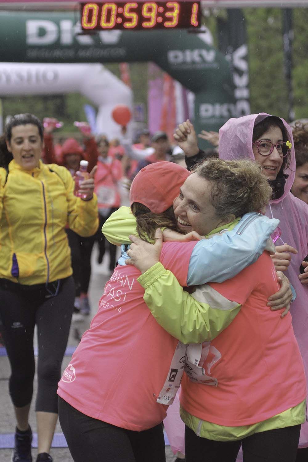 Carrera de la Mujer Madrid Meta 10 Arco izquierdo de 9.48 a 10.00