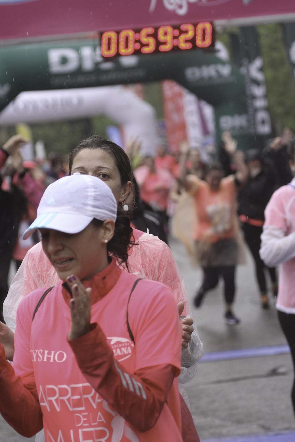 Carrera de la Mujer Madrid Meta 10 Arco izquierdo de 9.48 a 10.00