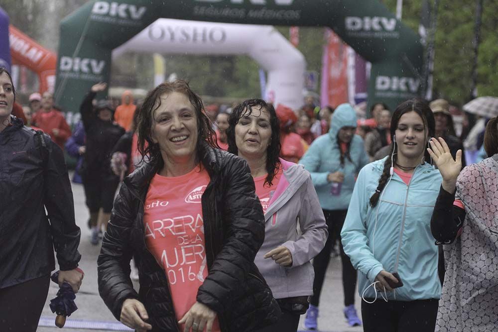 Carrera de la Mujer Madrid Meta 10 Arco izquierdo de 9.48 a 10.00