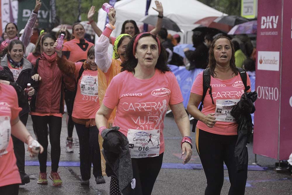 Carrera de la Mujer Madrid Meta 10 Arco izquierdo de 9.48 a 10.00