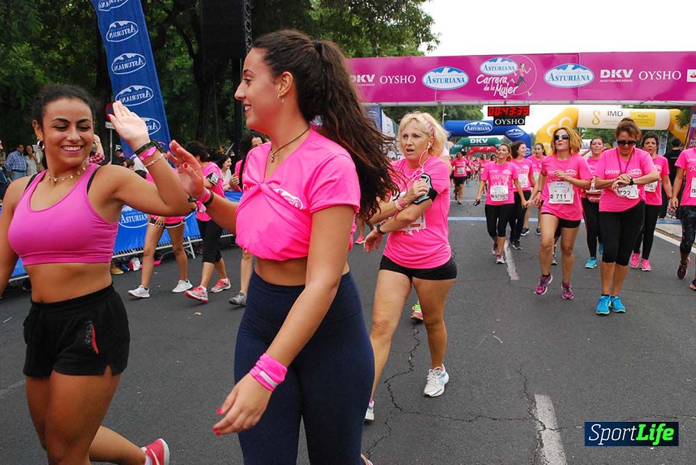 Carrera de la Mujer Sevilla meta 3 (arco derecho) desde el minuto 42 hasta el 47