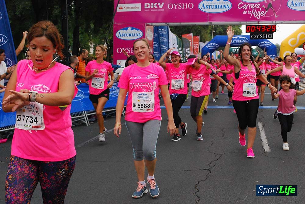Carrera de la Mujer Sevilla meta 3 (arco derecho) desde el minuto 42 hasta el 47