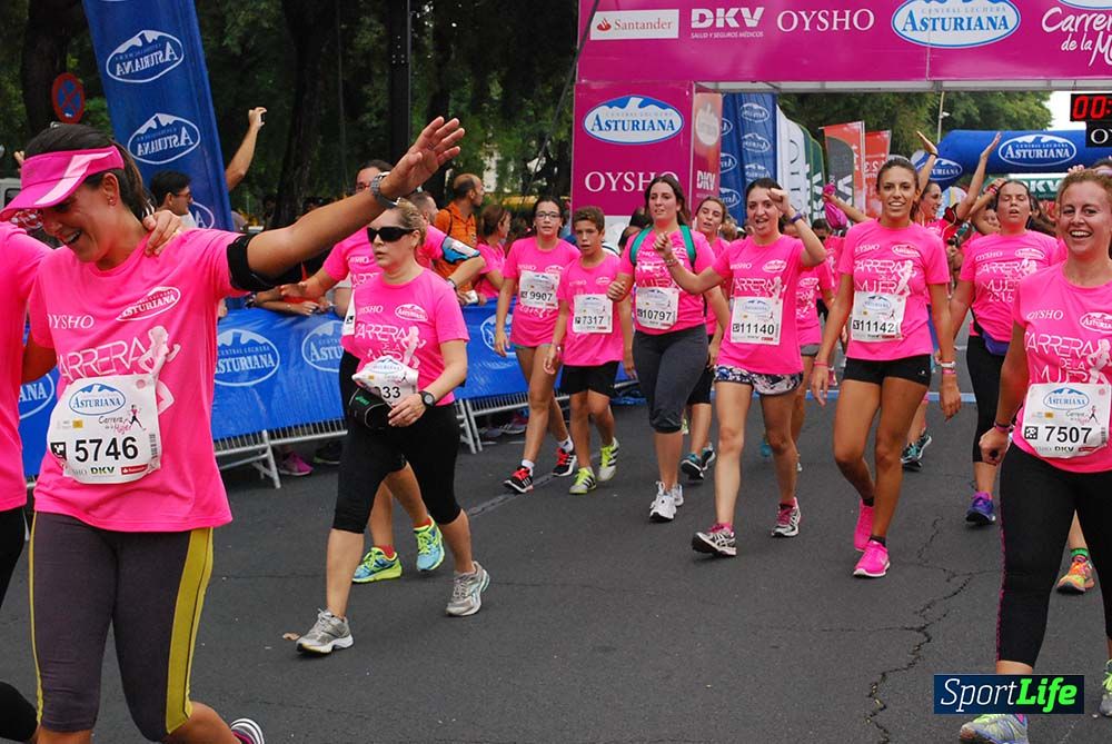 Carrera de la Mujer Sevilla meta 3 (arco derecho) desde el minuto 42 hasta el 47