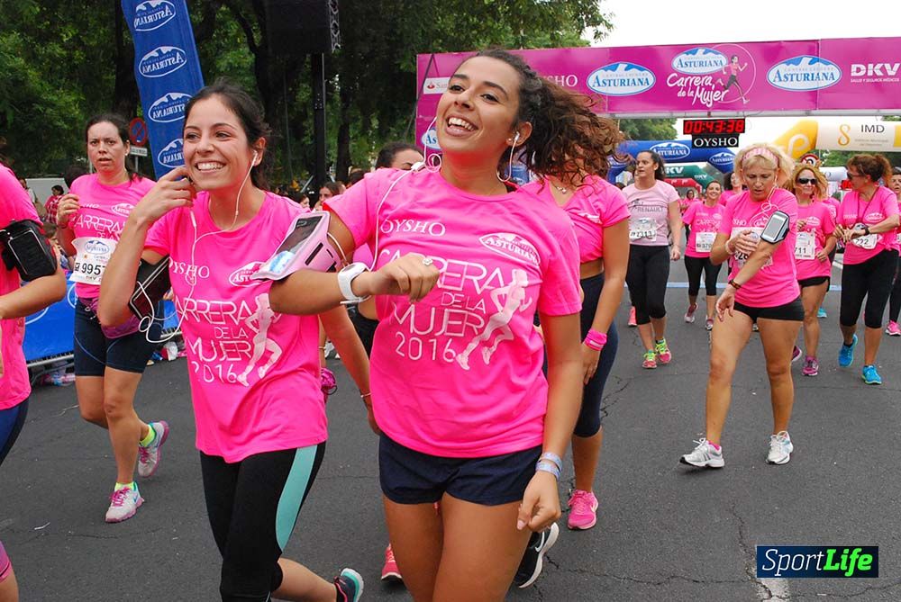 Carrera de la Mujer Sevilla meta 3 (arco derecho) desde el minuto 42 hasta el 47