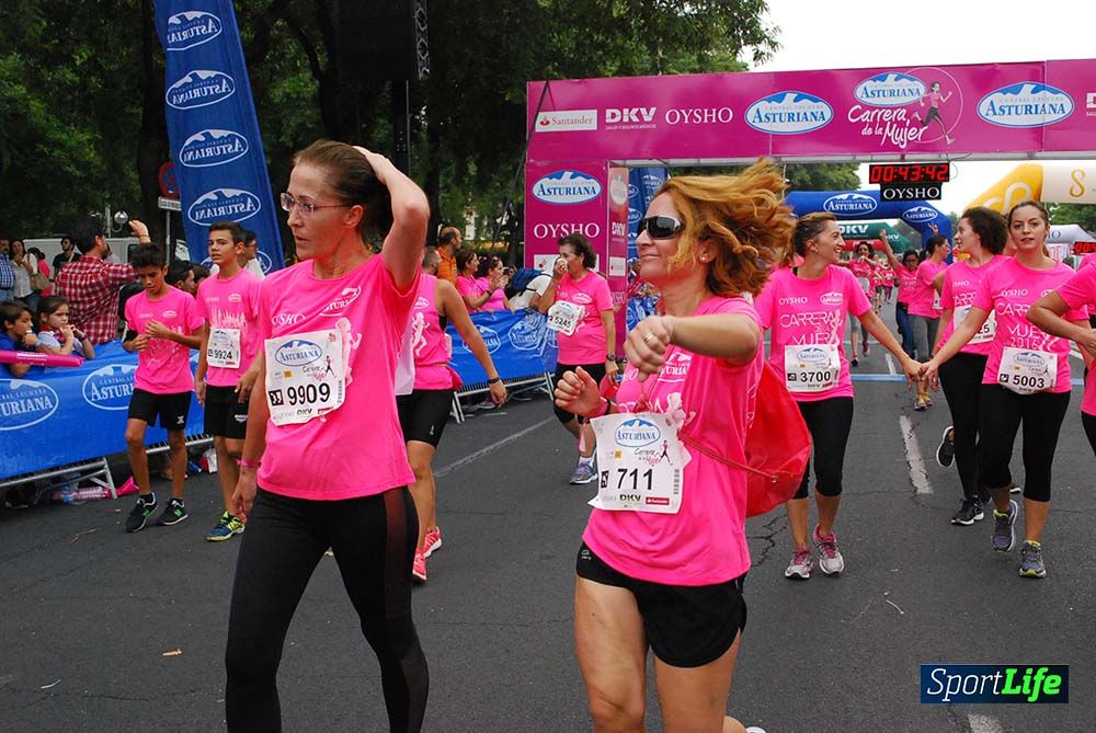 Carrera de la Mujer Sevilla meta 3 (arco derecho) desde el minuto 42 hasta el 47