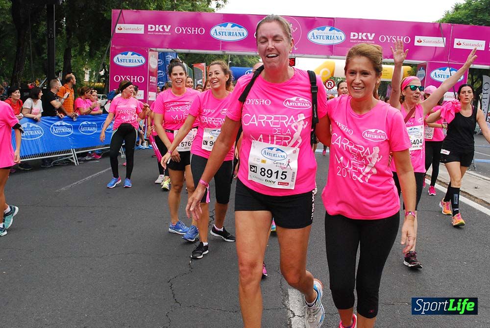 Carrera de la Mujer Sevilla meta 3 (arco derecho) desde el minuto 42 hasta el 47