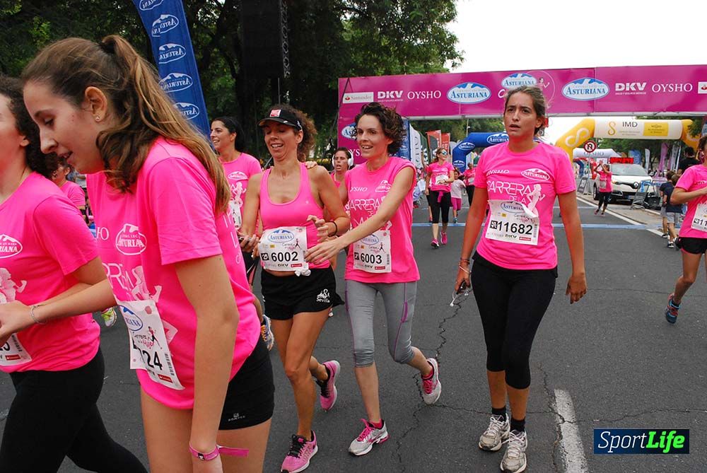 Carrera de la Mujer Sevilla meta 3 (arco derecho) desde el minuto 42 hasta el 47