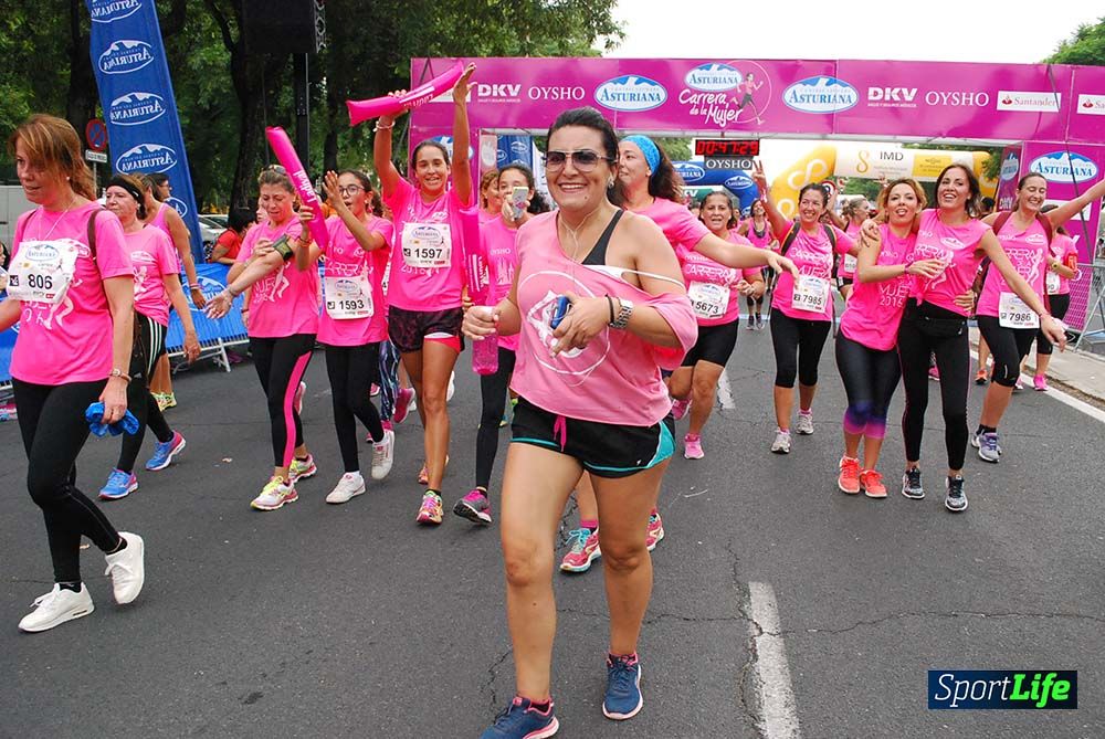 Carrera de la Mujer Sevilla meta 3 (arco derecho) desde el minuto 42 hasta el 47