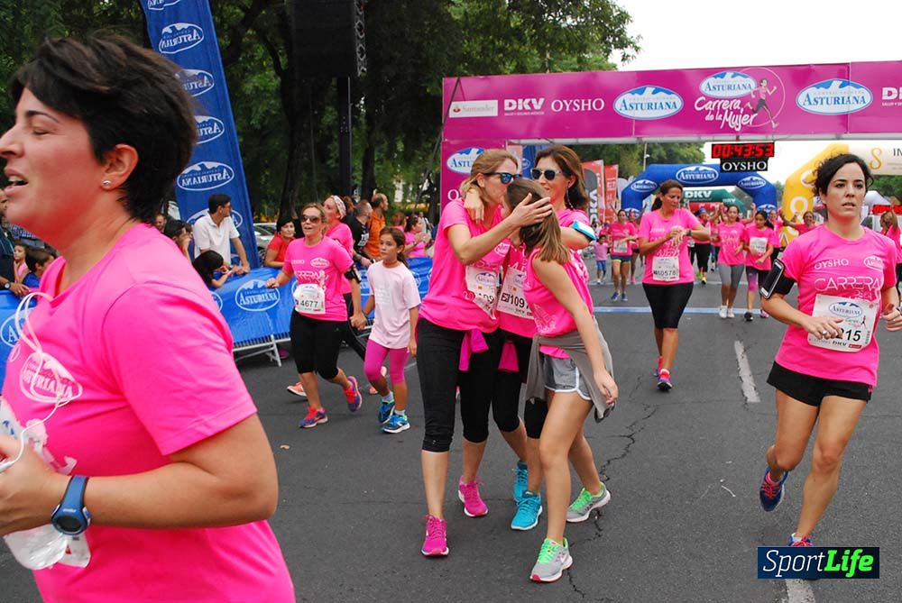Carrera de la Mujer Sevilla meta 3 (arco derecho) desde el minuto 42 hasta el 47