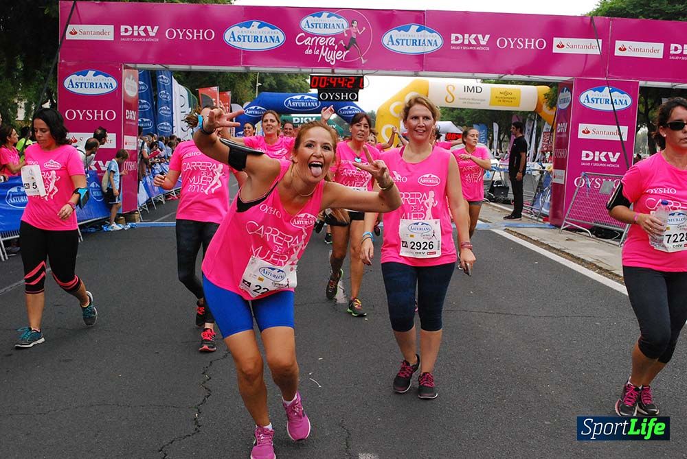 Carrera de la Mujer Sevilla meta 3 (arco derecho) desde el minuto 42 hasta el 47
