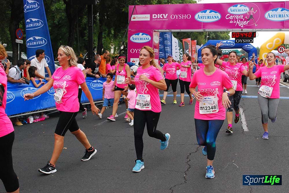 Carrera de la Mujer Sevilla meta 3 (arco derecho) desde el minuto 42 hasta el 47