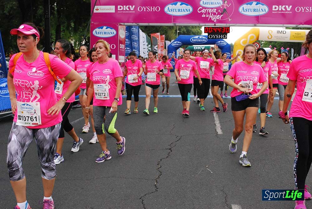 Carrera de la Mujer Sevilla meta 3 (arco derecho) desde el minuto 42 hasta el 47