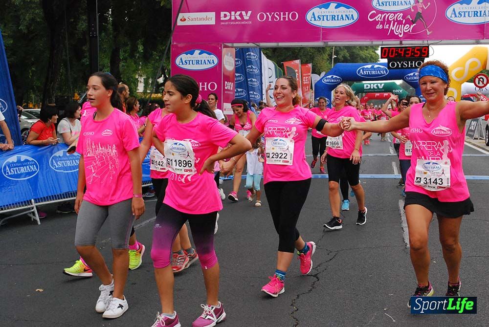 Carrera de la Mujer Sevilla meta 3 (arco derecho) desde el minuto 42 hasta el 47