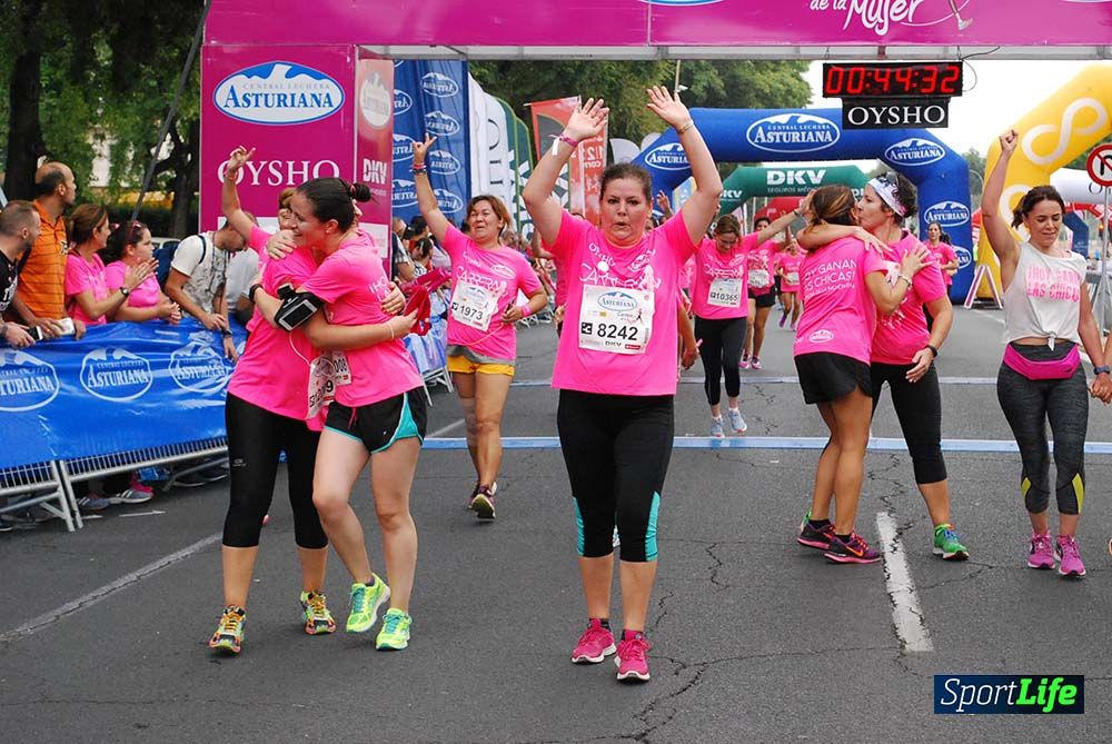 Carrera de la Mujer Sevilla meta 3 (arco derecho) desde el minuto 42 hasta el 47