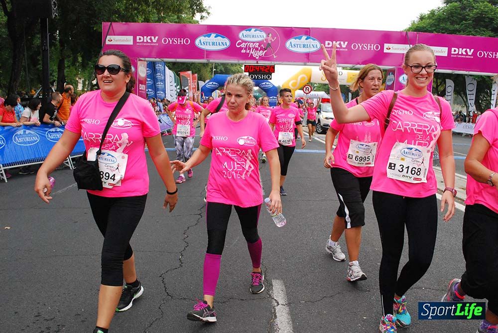 Carrera de la Mujer Sevilla meta 3 (arco derecho) desde el minuto 42 hasta el 47