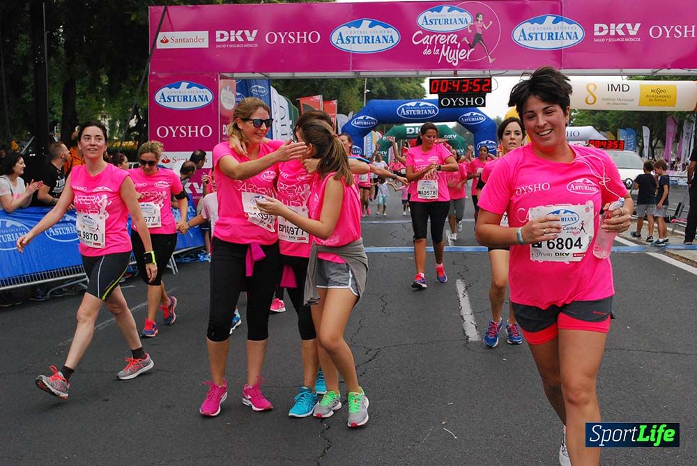 Carrera de la Mujer Sevilla meta 3 (arco derecho) desde el minuto 42 hasta el 47