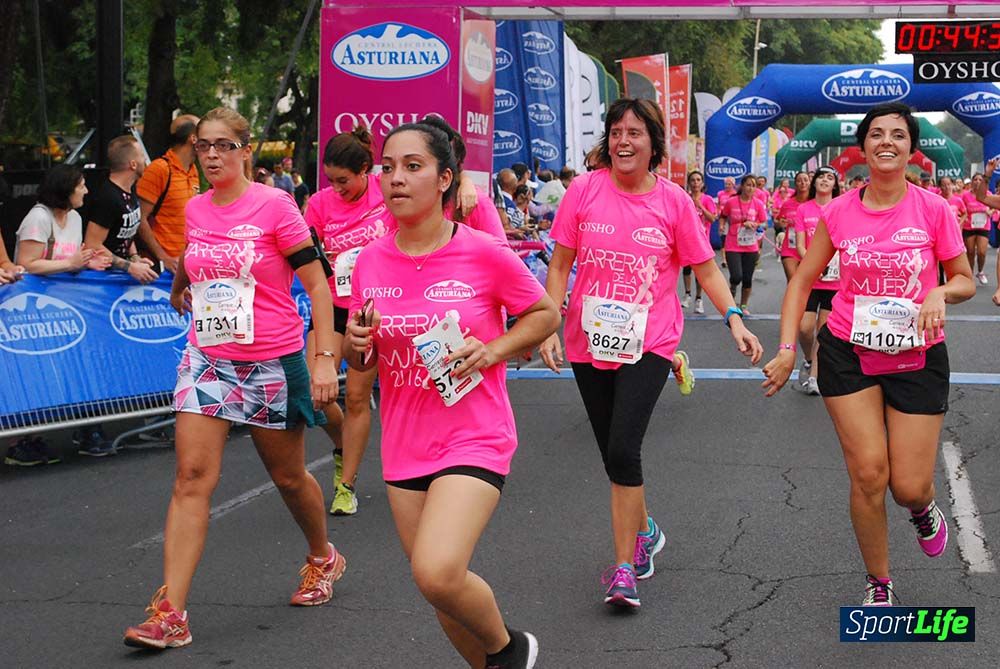 Carrera de la Mujer Sevilla meta 3 (arco derecho) desde el minuto 42 hasta el 47
