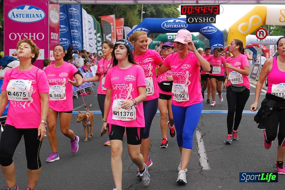 Carrera de la Mujer Sevilla meta 3 (arco derecho) desde el minuto 42 hasta el 47