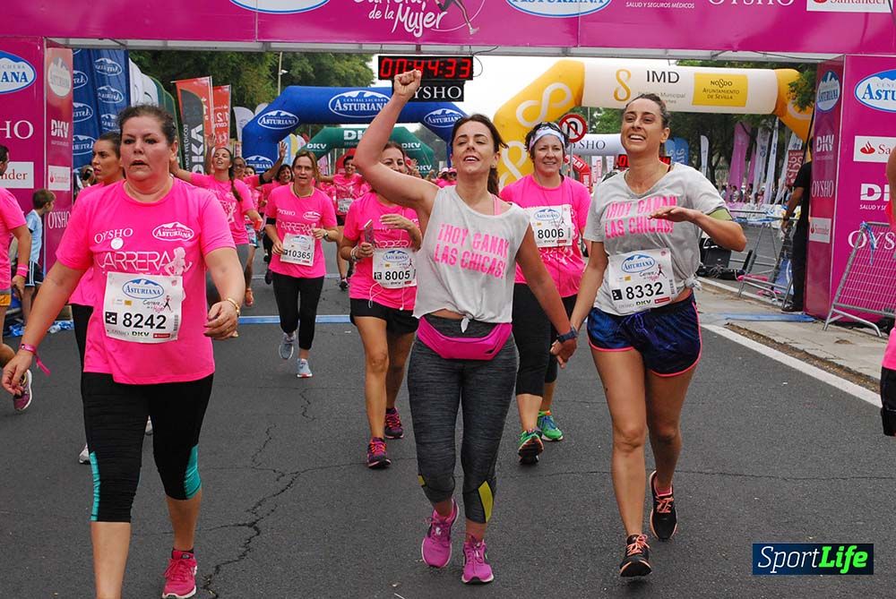 Carrera de la Mujer Sevilla meta 3 (arco derecho) desde el minuto 42 hasta el 47