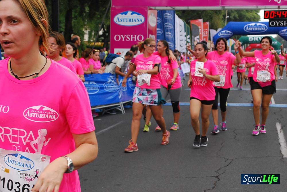 Carrera de la Mujer Sevilla meta 3 (arco derecho) desde el minuto 42 hasta el 47