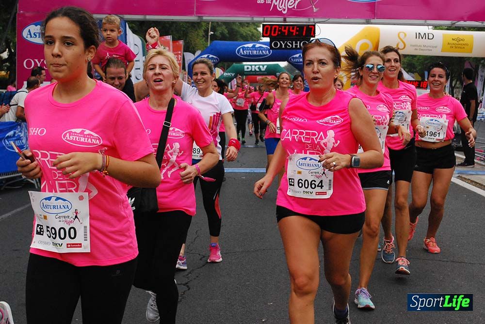 Carrera de la Mujer Sevilla meta 3 (arco derecho) desde el minuto 42 hasta el 47