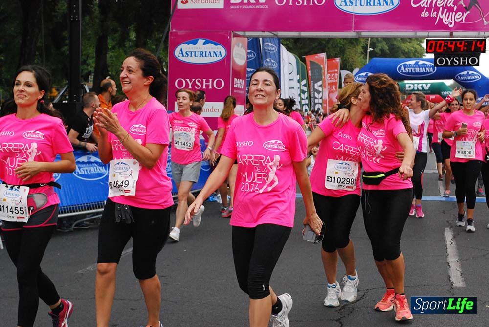 Carrera de la Mujer Sevilla meta 3 (arco derecho) desde el minuto 42 hasta el 47