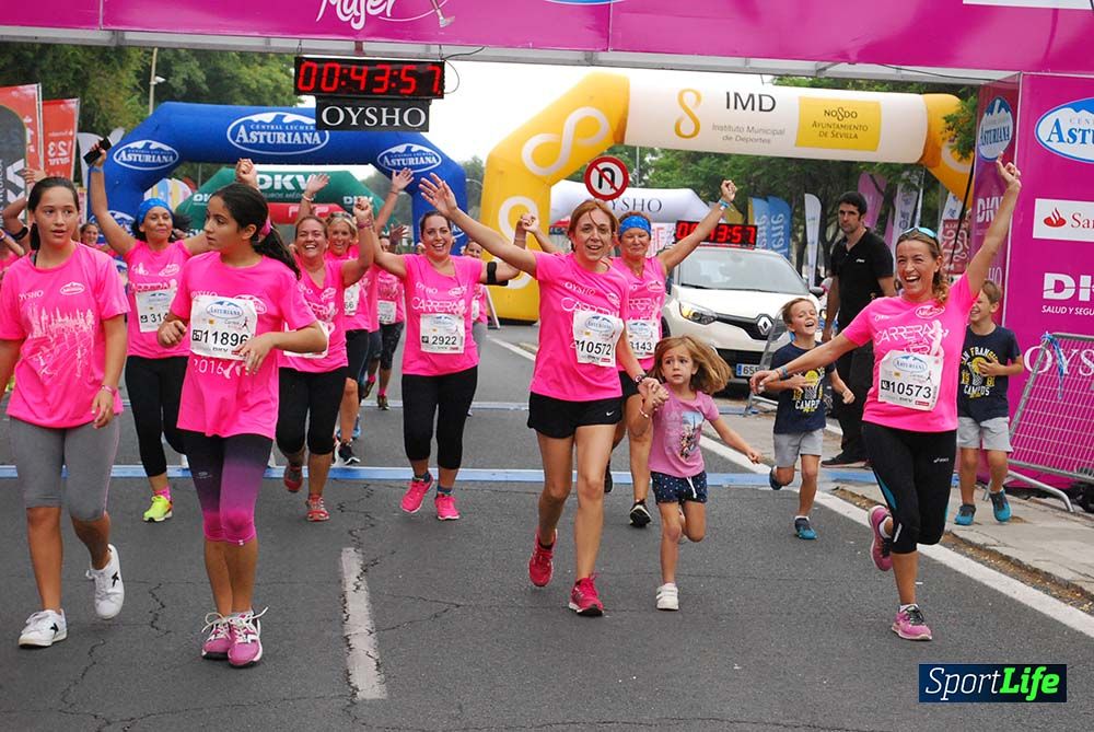 Carrera de la Mujer Sevilla meta 3 (arco derecho) desde el minuto 42 hasta el 47