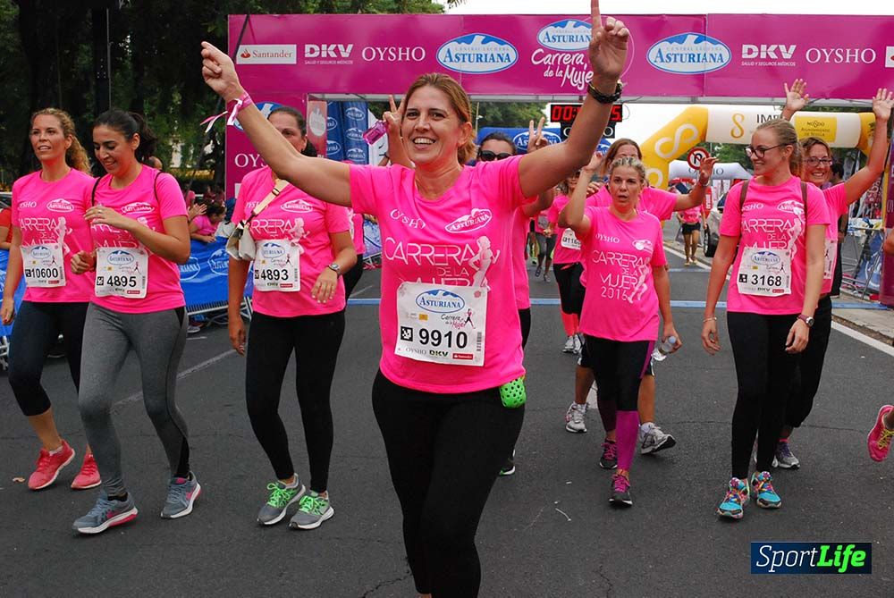 Carrera de la Mujer Sevilla meta 3 (arco derecho) desde el minuto 42 hasta el 47