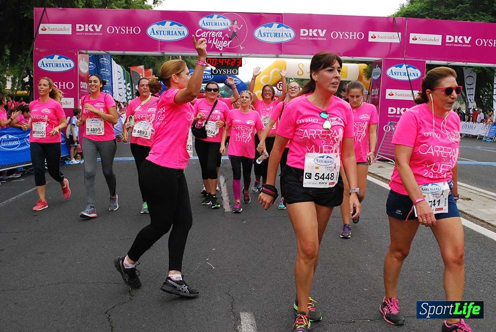 Carrera de la Mujer Sevilla meta 3 (arco derecho) desde el minuto 42 hasta el 47