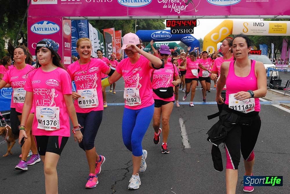 Carrera de la Mujer Sevilla meta 3 (arco derecho) desde el minuto 42 hasta el 47