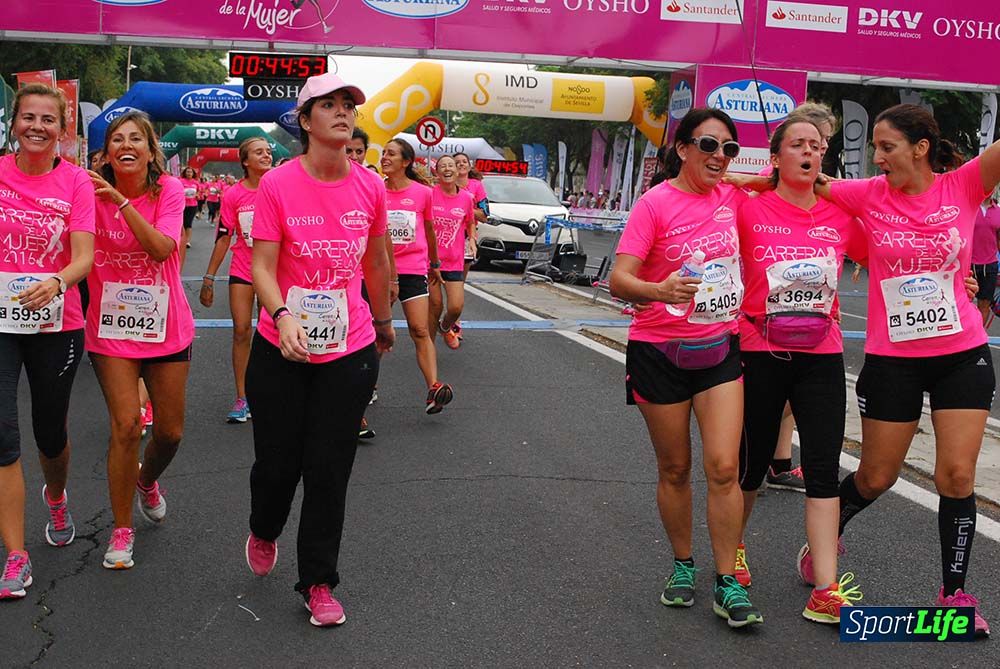 Carrera de la Mujer Sevilla meta 3 (arco derecho) desde el minuto 42 hasta el 47