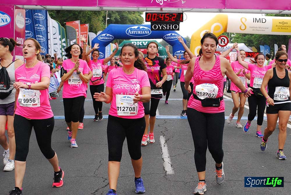 Carrera de la Mujer Sevilla meta 3 (arco derecho) desde el minuto 42 hasta el 47