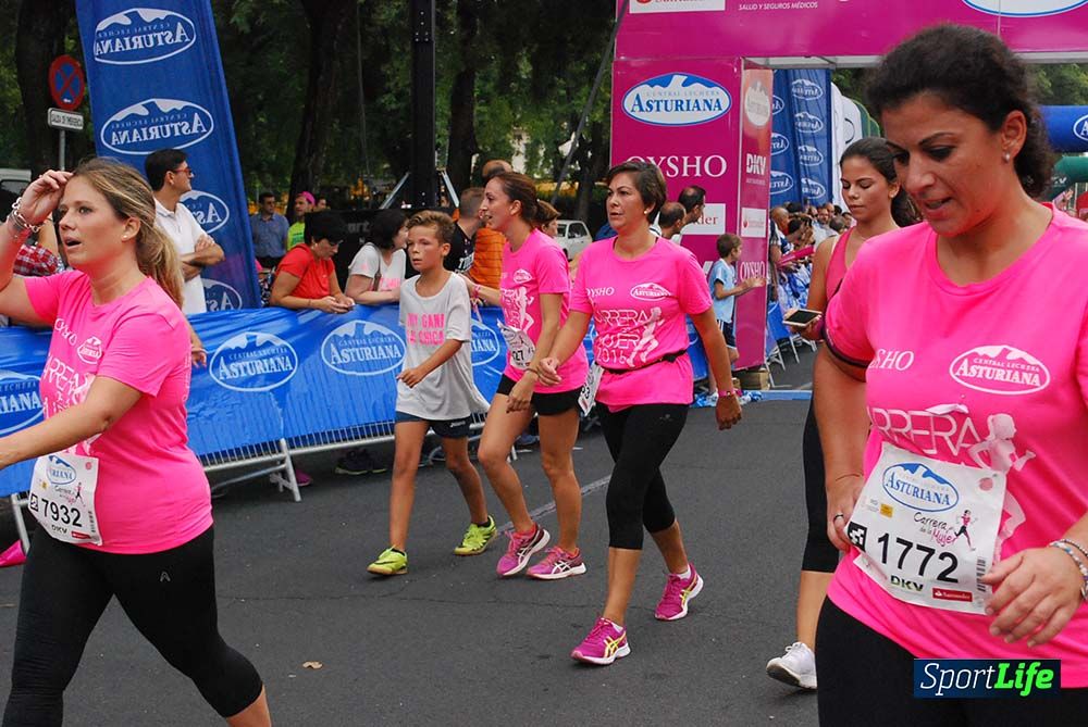 Carrera de la Mujer Sevilla meta 3 (arco derecho) desde el minuto 42 hasta el 47