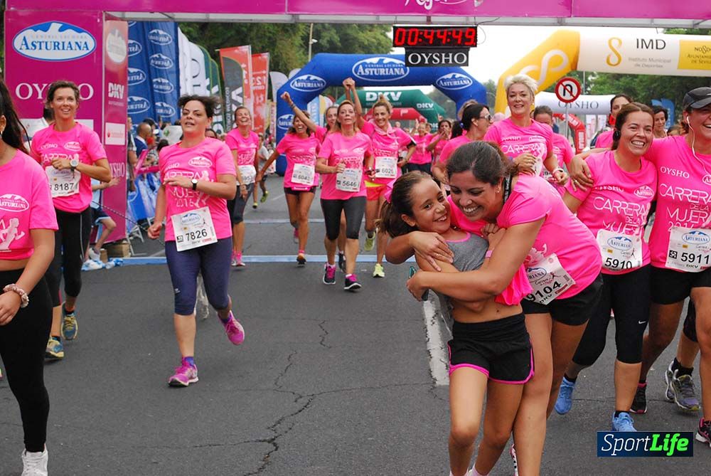 Carrera de la Mujer Sevilla meta 3 (arco derecho) desde el minuto 42 hasta el 47