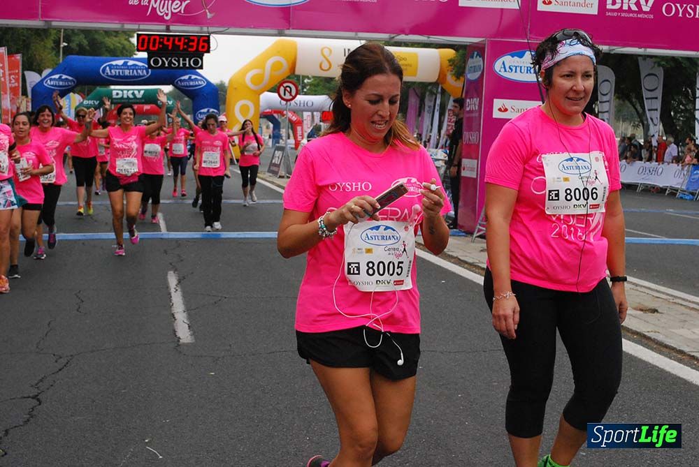 Carrera de la Mujer Sevilla meta 3 (arco derecho) desde el minuto 42 hasta el 47