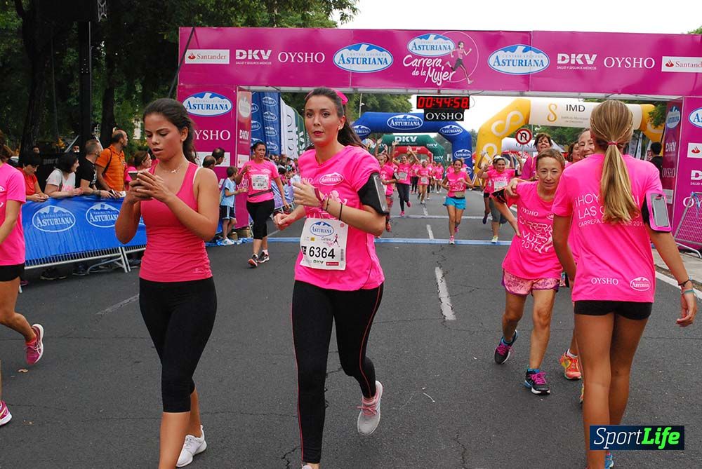 Carrera de la Mujer Sevilla meta 3 (arco derecho) desde el minuto 42 hasta el 47