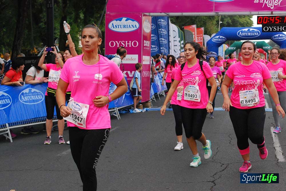 Carrera de la Mujer Sevilla meta 3 (arco derecho) desde el minuto 42 hasta el 47