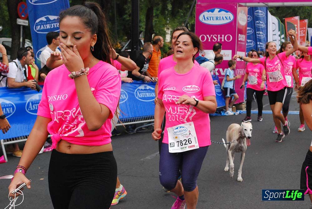 Carrera de la Mujer Sevilla meta 3 (arco derecho) desde el minuto 42 hasta el 47
