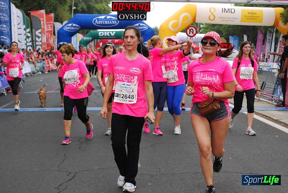 Carrera de la Mujer Sevilla meta 3 (arco derecho) desde el minuto 42 hasta el 47